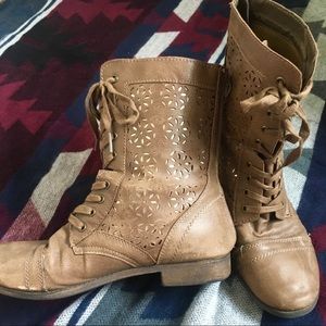 🍁Eyelet Combat Boots🍁